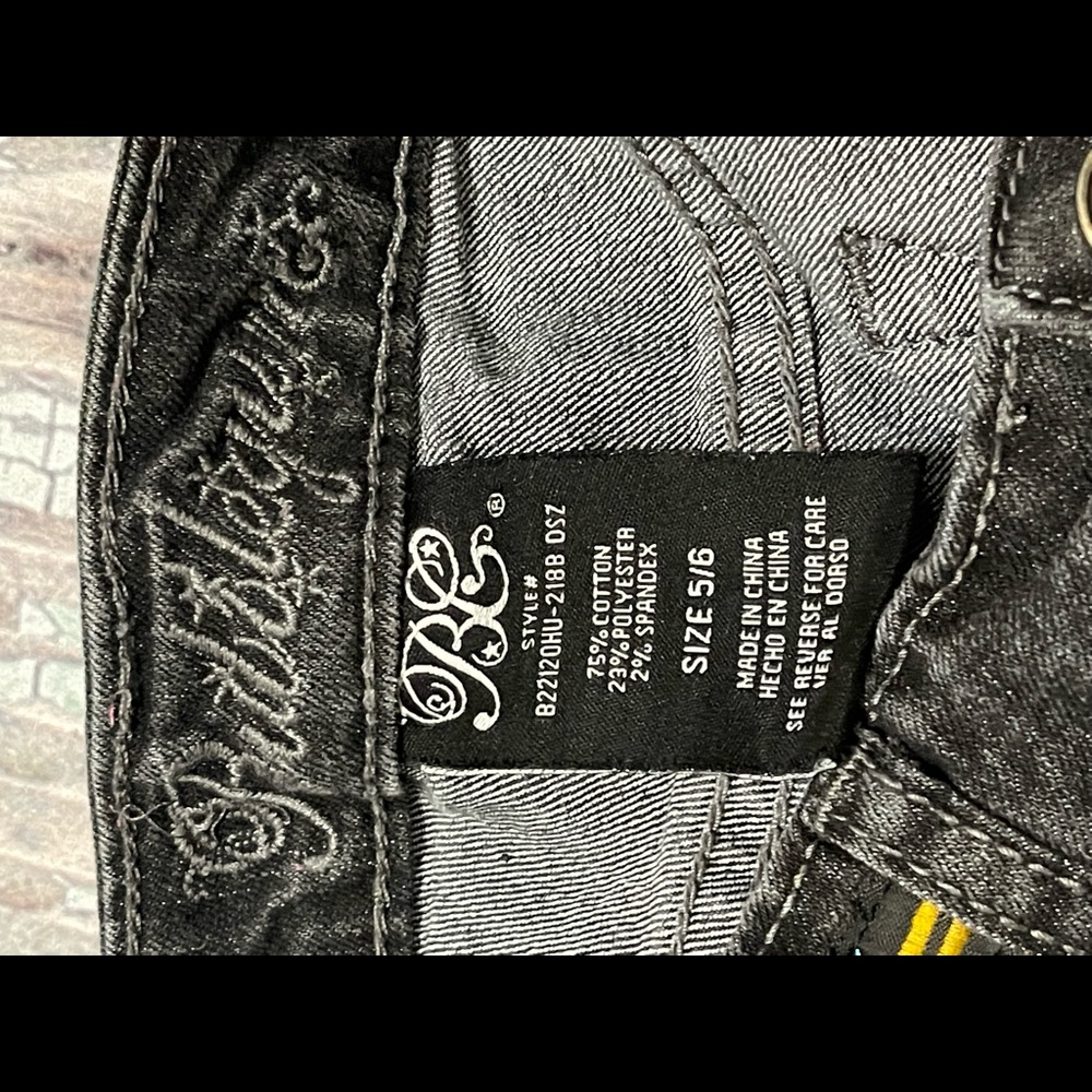 3️⃣/$15! BG denim shorts 5/6 - Picture 3 of 4